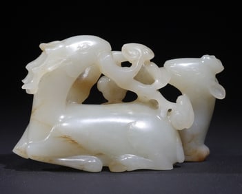 A Qing Dynasty deer holding Ganoderma lucidum