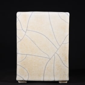 A Qing Dynasty Qianlong Ge glazed square pen holder