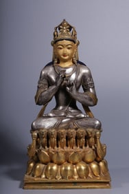 A seated statue of Guanyin in the Qing Dynasty with copper gilt gilt silver multi-lion rosette