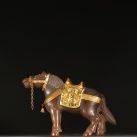 A Liao gold agate golden horse ornament