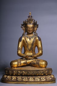 A seated statue of the Buddha of Infinite Life in the Qing Dynasty