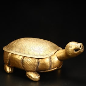 A Qing Dynasty copper gilt turtle-shaped box