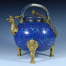 A Qing Dynasty cloisonné cloisonné enamel phoenix head three-legged pot