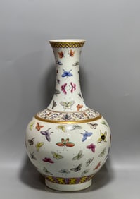 A pastel hundred butterfly appreciation vase made in the Guangxu Year of the Qing Dynasty