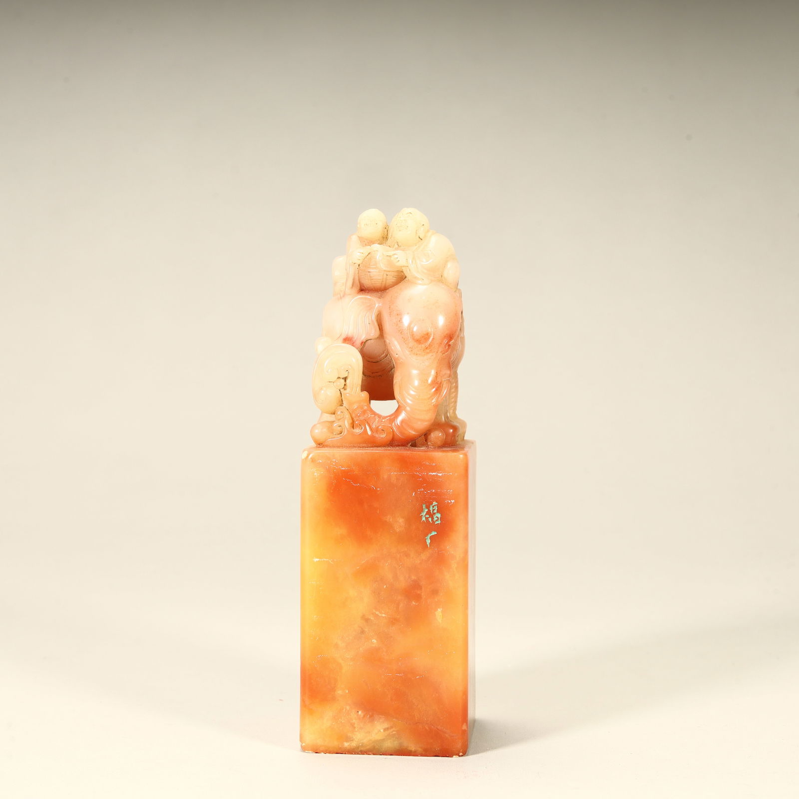A Qing Dynasty boutique Shoushan stone boy riding an elephant button seal: Qing Dynasty boutique Shoushan stone boy riding elephant button seal SIZE: H:11cm L:3.3cm W:3.3cm W:230g (The Dimensions Of All Batches Are Manually Measured.If You Need More Detailed Information, Ple