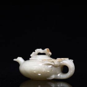A Hetian jade teapot
