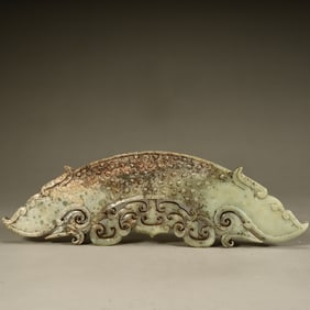 A piece of Han Dynasty jade dragon pattern jade huang immeasurable