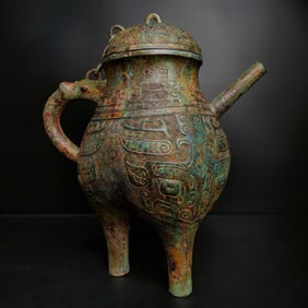 A bronze long-billed rice pot from the Shang and Zhou dynasties