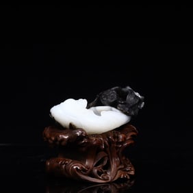 A Hetian jade color lotus ornament