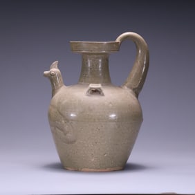 A double-eared chicken head pot in the Northern and Southern Dynasties and Yue kilns