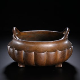 A Ming Dynasty copper tire lotus petal cupola three-legged copper furnace