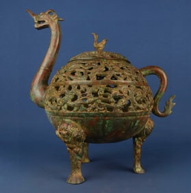 A Han Dynasty bronze dragon head standing bird three-legged smoke