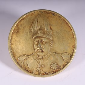 A gilt commemorative coin of Yuan Shikai in military uniform of the Republic of China