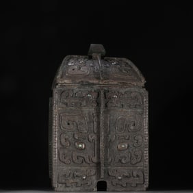 A bronze Yi with a beast face pattern in the Shang and Zhou dynasties