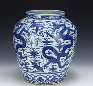 A Daming Jiajing blue and white dragon and phoenix pattern jar