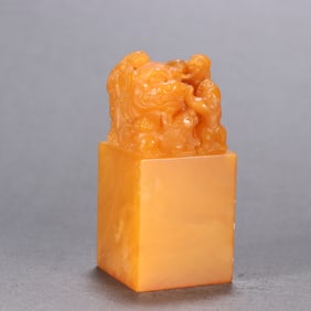 A famous family Tian Huangshizi mother beast button seal