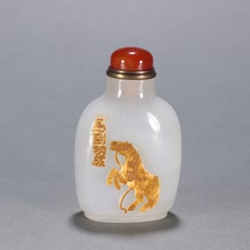 A piece of Qing Dynasty agate horse to Chenggong snuff bottle