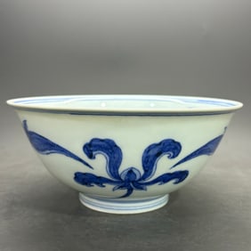 A Ming Chenghua blue and white flower pattern bowl