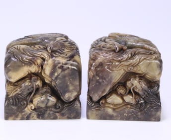 A pair of auspicious seals of the old collector Shoushan Shilongfeng Chengxiang