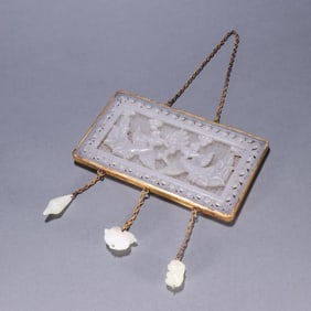 A Liao gold Hetian jade-clad double phoenix pattern pendant