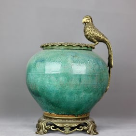 An emerald carved copper parrot jar
