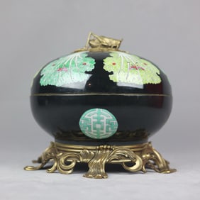 A pastel cabbage (Baicai) inlaid copper-rimmed fruit box