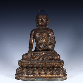 A statue of Shakyamuni next to the bronze Jiangyang rice in the Qing Dynasty