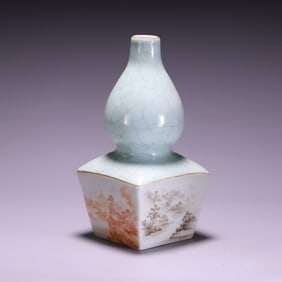 A pastel gourd bottle in the Yongzheng official kiln of the Qing Dynasty