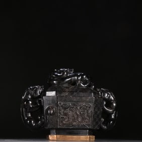 A piece of Qing Dynasty tea crystal dragon ear cover stove