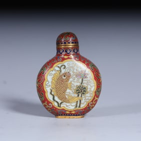 A Qing Dynasty copper tire cloisonné enamel "There are fish every year" snuff bottle