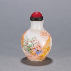 A snuff bottle of Qing Dynasty material character story
