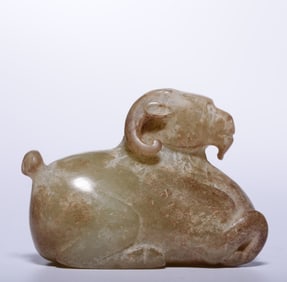 A piece of ancient Hetian jade gray skin Qin jade sheep
