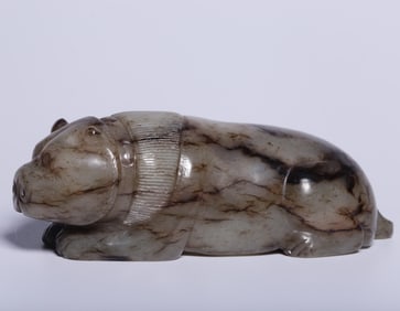 A piece of Hetian jade seed material before the Ming Dynasty with Qin jade bear