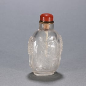 A Qing Dynasty crystal dragon pattern snuff bottle