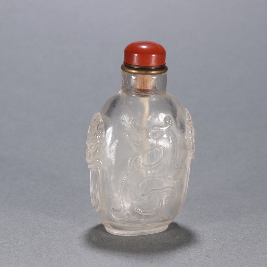A Qing Dynasty crystal dragon pattern snuff bottle (1 of 9)