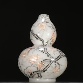 A Qing Dynasty material vessel painted enamel floral pattern gourd bottle