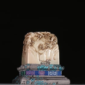 A famous Qing Dynasty Shoushan stone plum pattern seal