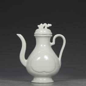 A Ming Chenghua sweet white glaze pot