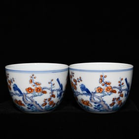 A Qing Dynasty Kangxi blue and white bucket magpie plum pattern cup