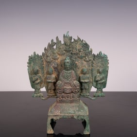 A bronze Buddha statue of the Han Dynasty