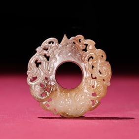 A piece of Han Dynasty Han Dynasty white jade gray skin Qin dragon chicken core pendant