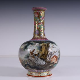A Qianlong year Jindi mixed flower pattern edge rabbit viewing vase