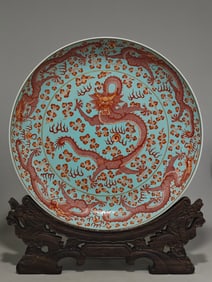 A pastel turquoise green background alum red five-dragon bead pattern plate made by Chuxiu Palace