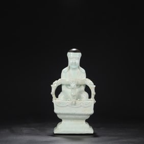 A seated statue of Genghis Khan in the Southern Song Dynasty Hutian kiln shadow green dragon chair