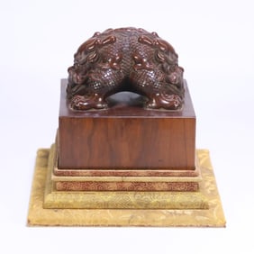 A Qing Dynasty sandalwood cross-dragon button seal