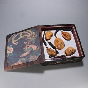 A set of Qing Dynasty Tian Huang Shilong pendants