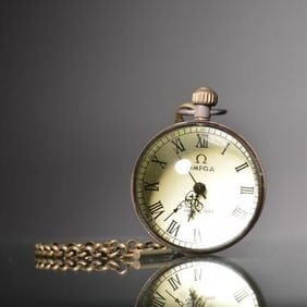 A twentieth-century crystal spherical mechanical clock