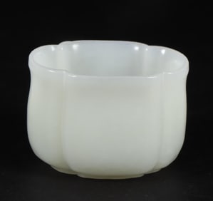A Qing Dynasty Hetian jade begonia cup