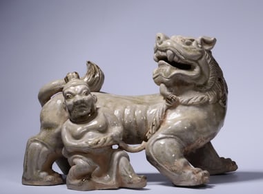 A Yue kiln celadon Hu man lion ornament