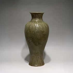 A Song Dynasty Yue kiln carved dragon pattern Guanyin vase